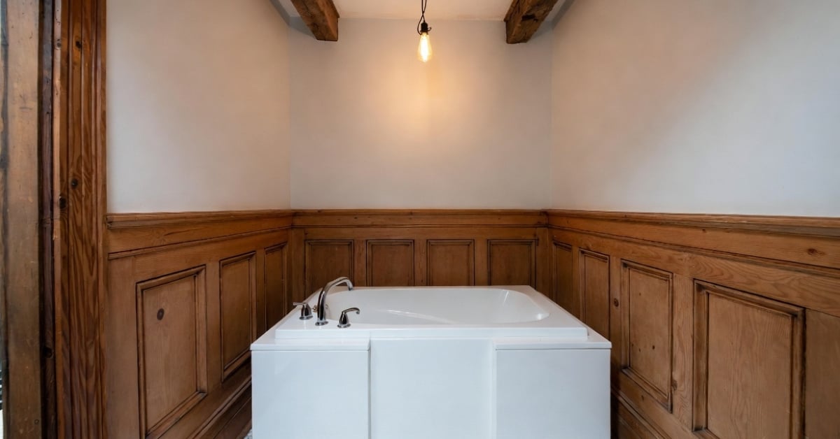 Carolina Creek Tub & Shower (2)